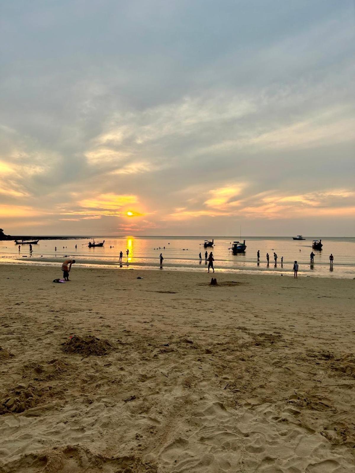 Phuchada Residence Nai Yang Beach Exteriör bild